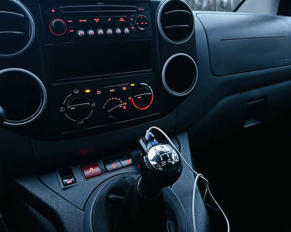 Серый Ситроен Берлинго, объемом двигателя 1.56 л и пробегом 350 тыс. км за 4500 $, фото 8 на Automoto.ua