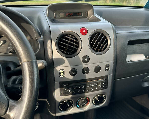 Серый Ситроен Берлинго, объемом двигателя 1.56 л и пробегом 245 тыс. км за 4200 $, фото 9 на Automoto.ua