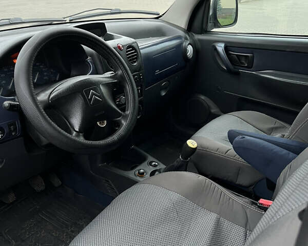 Серый Ситроен Берлинго, объемом двигателя 1.59 л и пробегом 242 тыс. км за 3000 $, фото 4 на Automoto.ua