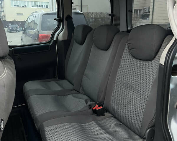 Серый Ситроен Берлинго, объемом двигателя 1.59 л и пробегом 242 тыс. км за 3000 $, фото 5 на Automoto.ua