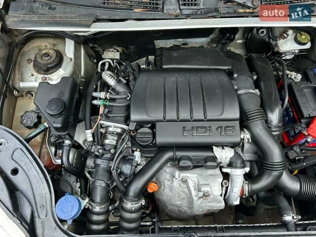 Сірий Сітроен Берлінго, об'ємом двигуна 1.6 л та пробігом 179 тис. км за 2000 $, фото 14 на Automoto.ua