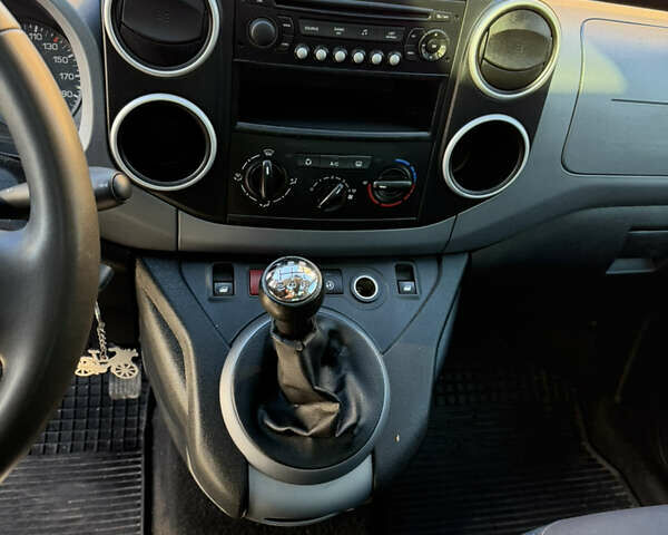 Серый Ситроен Берлинго, объемом двигателя 1.6 л и пробегом 182 тыс. км за 7000 $, фото 19 на Automoto.ua