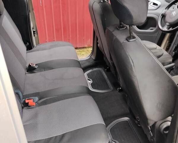 Серый Ситроен Берлинго, объемом двигателя 1.56 л и пробегом 304 тыс. км за 6750 $, фото 14 на Automoto.ua