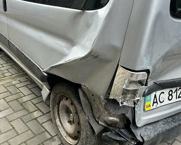 Сірий Сітроен Берлінго, об'ємом двигуна 1.6 л та пробігом 179 тис. км за 2000 $, фото 4 на Automoto.ua