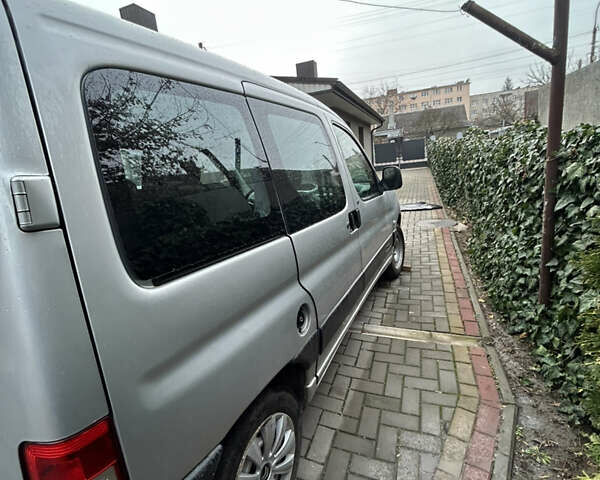 Сірий Сітроен Берлінго, об'ємом двигуна 1.6 л та пробігом 179 тис. км за 2000 $, фото 5 на Automoto.ua