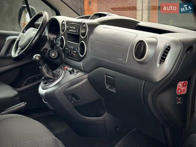 Серый Ситроен Берлинго, объемом двигателя 1.6 л и пробегом 251 тыс. км за 7499 $, фото 52 на Automoto.ua