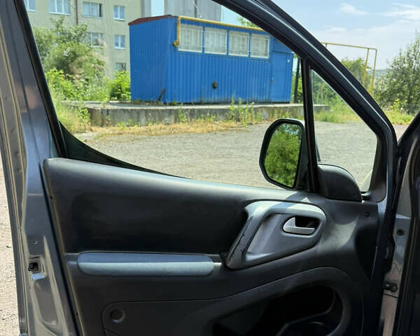 Серый Ситроен Берлинго, объемом двигателя 1.6 л и пробегом 216 тыс. км за 7800 $, фото 13 на Automoto.ua