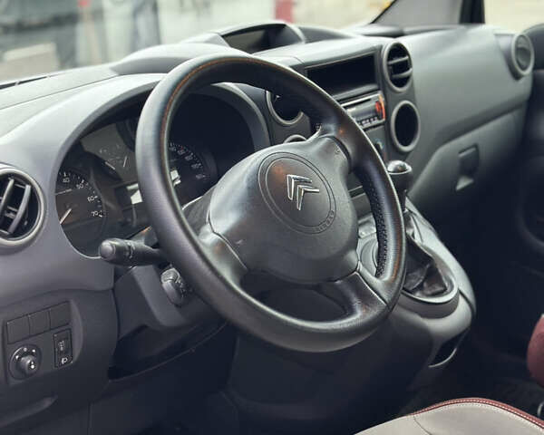 Сірий Сітроен Берлінго, об'ємом двигуна 1.6 л та пробігом 260 тис. км за 4999 $, фото 33 на Automoto.ua