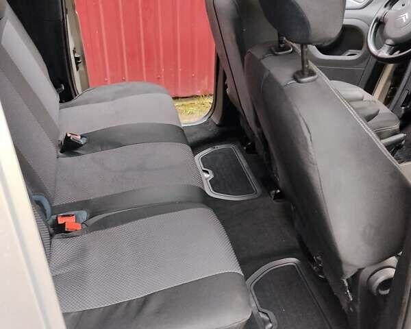 Серый Ситроен Берлинго, объемом двигателя 1.56 л и пробегом 304 тыс. км за 6750 $, фото 12 на Automoto.ua