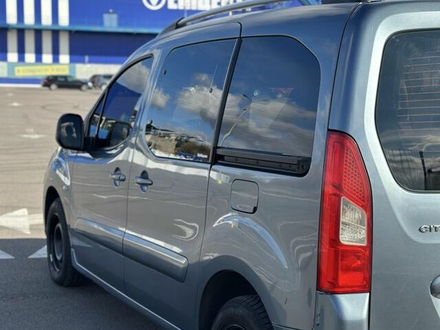 Серый Ситроен Берлинго, объемом двигателя 1.6 л и пробегом 295 тыс. км за 5900 $, фото 2 на Automoto.ua