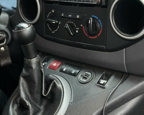 Сірий Сітроен Берлінго, об'ємом двигуна 1.6 л та пробігом 260 тис. км за 4999 $, фото 38 на Automoto.ua