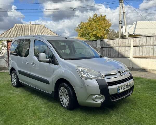 Сітроен Берлінго 2010 у Києві на Automoto.ua Сірий Сітроен Берлінго, об'ємом двигуна 1.6 л та пробігом 212 тис. км за 7099 $, фото 2 на Automoto.ua