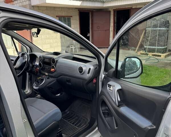 Сітроен Берлінго 2010 у Києві на Automoto.ua Сірий Сітроен Берлінго, об'ємом двигуна 1.6 л та пробігом 212 тис. км за 7099 $, фото 14 на Automoto.ua