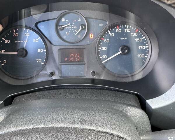 Сітроен Берлінго 2010 у Києві на Automoto.ua Сірий Сітроен Берлінго, об'ємом двигуна 1.6 л та пробігом 212 тис. км за 7099 $, фото 16 на Automoto.ua