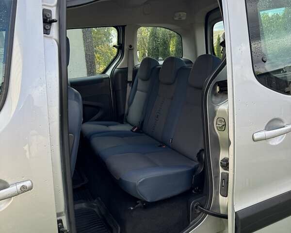 Сітроен Берлінго 2010 у Києві на Automoto.ua Сірий Сітроен Берлінго, об'ємом двигуна 1.6 л та пробігом 212 тис. км за 7099 $, фото 7 на Automoto.ua