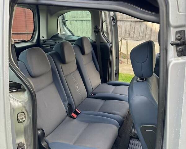 Сітроен Берлінго 2010 у Києві на Automoto.ua Сірий Сітроен Берлінго, об'ємом двигуна 1.6 л та пробігом 212 тис. км за 7099 $, фото 12 на Automoto.ua