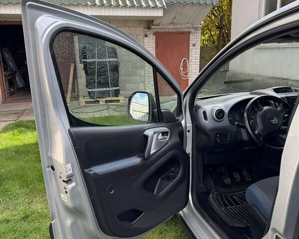 Сітроен Берлінго 2010 у Києві на Automoto.ua Сірий Сітроен Берлінго, об'ємом двигуна 1.6 л та пробігом 212 тис. км за 7099 $, фото 9 на Automoto.ua