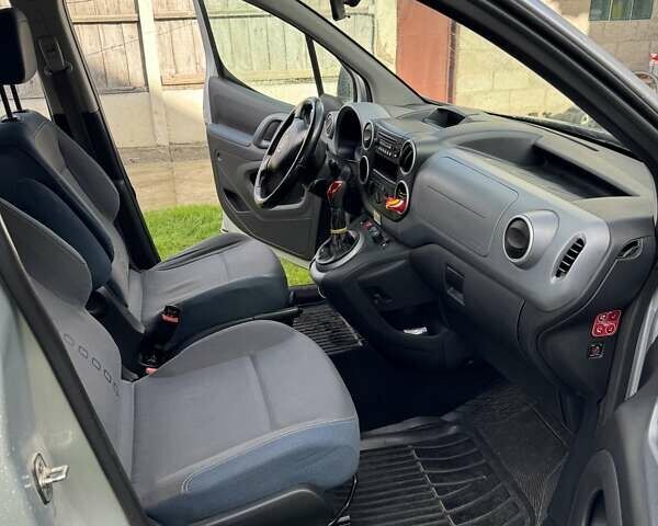 Сітроен Берлінго 2010 у Києві на Automoto.ua Сірий Сітроен Берлінго, об'ємом двигуна 1.6 л та пробігом 212 тис. км за 7099 $, фото 13 на Automoto.ua