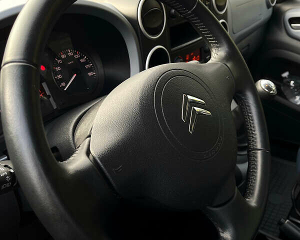 Серый Ситроен Берлинго, объемом двигателя 1.6 л и пробегом 103 тыс. км за 9900 $, фото 18 на Automoto.ua