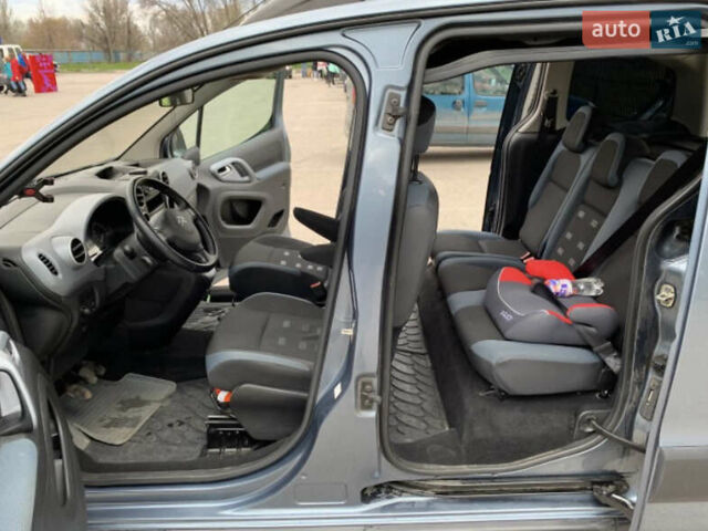 Серый Ситроен Берлинго, объемом двигателя 1.6 л и пробегом 250 тыс. км за 8000 $, фото 5 на Automoto.ua