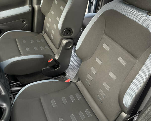 Серый Ситроен Берлинго, объемом двигателя 1.6 л и пробегом 103 тыс. км за 9900 $, фото 21 на Automoto.ua