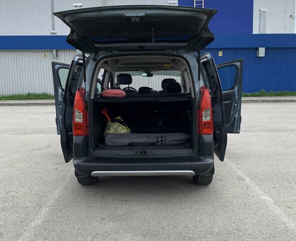 Серый Ситроен Берлинго, объемом двигателя 1.6 л и пробегом 250 тыс. км за 8000 $, фото 10 на Automoto.ua