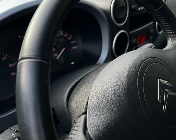 Серый Ситроен Берлинго, объемом двигателя 1.6 л и пробегом 103 тыс. км за 9900 $, фото 19 на Automoto.ua