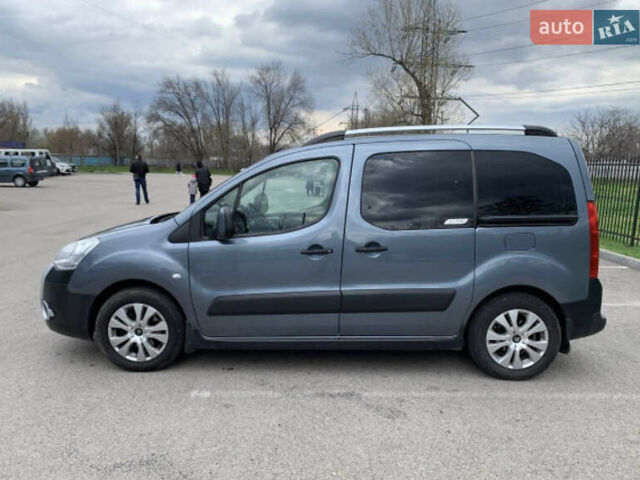 Серый Ситроен Берлинго, объемом двигателя 1.6 л и пробегом 250 тыс. км за 8000 $, фото 3 на Automoto.ua
