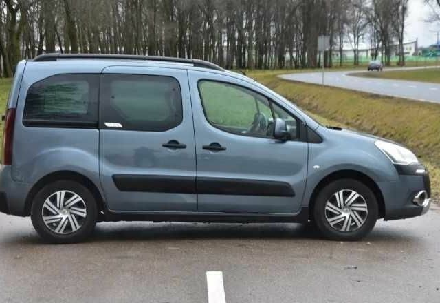 Серый Ситроен Берлинго, объемом двигателя 1.6 л и пробегом 206 тыс. км за 6300 $, фото 1 на Automoto.ua