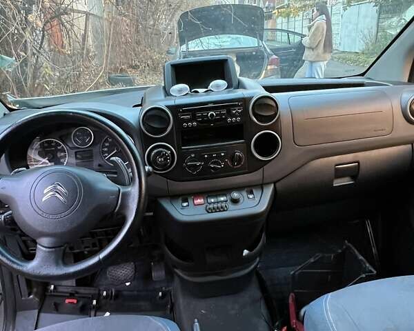 Сірий Сітроен Берлінго, об'ємом двигуна 1.56 л та пробігом 235 тис. км за 5000 $, фото 41 на Automoto.ua