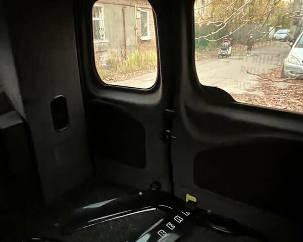 Сірий Сітроен Берлінго, об'ємом двигуна 1.56 л та пробігом 235 тис. км за 5000 $, фото 35 на Automoto.ua