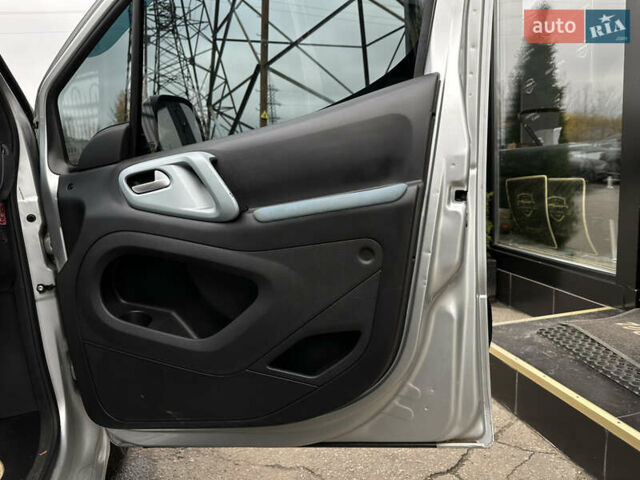 Серый Ситроен Берлинго, объемом двигателя 1.6 л и пробегом 227 тыс. км за 8700 $, фото 21 на Automoto.ua