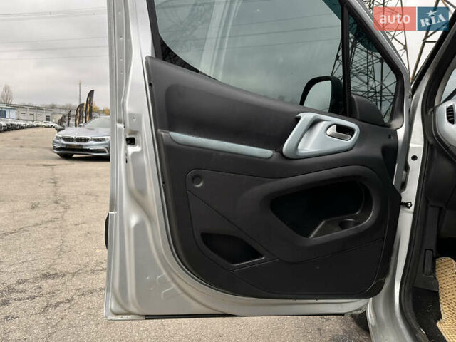 Серый Ситроен Берлинго, объемом двигателя 1.6 л и пробегом 227 тыс. км за 8700 $, фото 14 на Automoto.ua