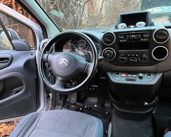 Сірий Сітроен Берлінго, об'ємом двигуна 1.56 л та пробігом 235 тис. км за 5000 $, фото 39 на Automoto.ua