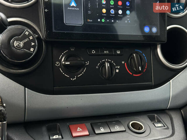 Серый Ситроен Берлинго, объемом двигателя 1.6 л и пробегом 227 тыс. км за 8700 $, фото 25 на Automoto.ua