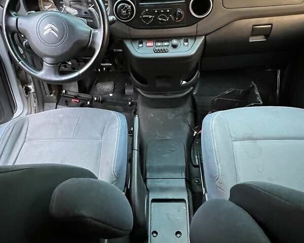 Сірий Сітроен Берлінго, об'ємом двигуна 1.56 л та пробігом 235 тис. км за 5000 $, фото 42 на Automoto.ua