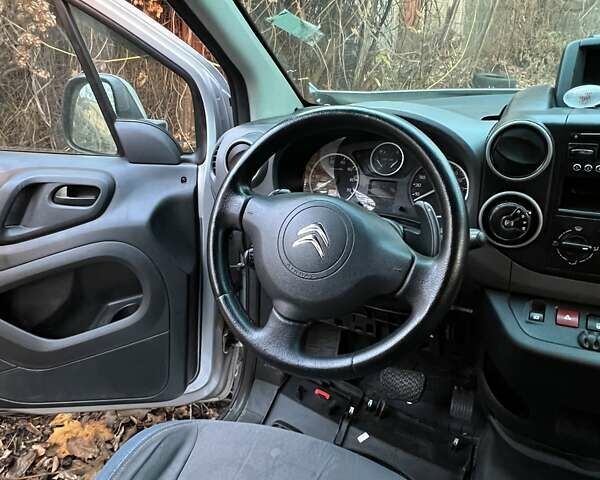 Сірий Сітроен Берлінго, об'ємом двигуна 1.56 л та пробігом 235 тис. км за 5000 $, фото 45 на Automoto.ua