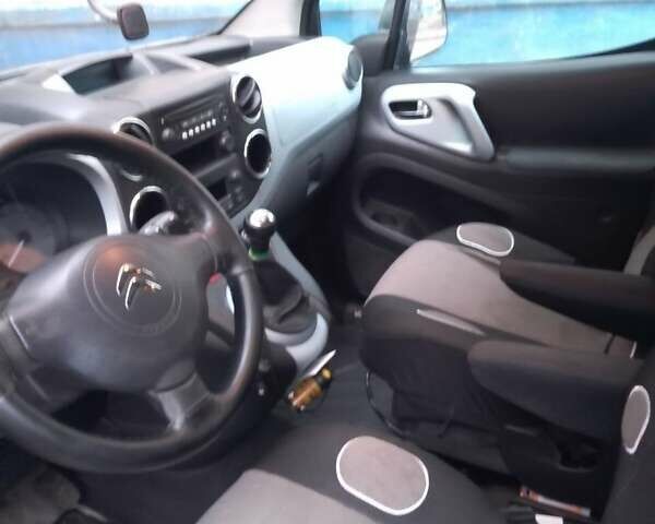 Серый Ситроен Берлинго, объемом двигателя 1.56 л и пробегом 260 тыс. км за 8000 $, фото 3 на Automoto.ua