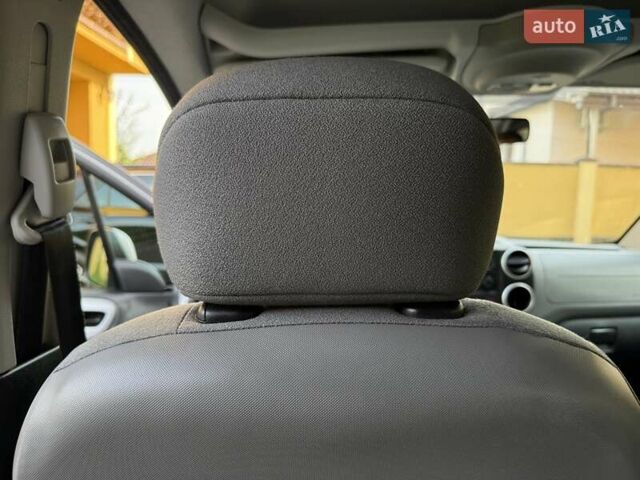 Серый Ситроен Берлинго, объемом двигателя 1.6 л и пробегом 153 тыс. км за 10950 $, фото 81 на Automoto.ua