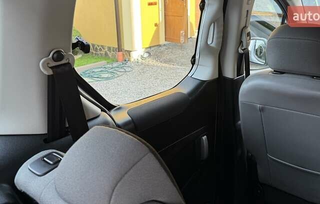 Серый Ситроен Берлинго, объемом двигателя 1.6 л и пробегом 153 тыс. км за 10950 $, фото 89 на Automoto.ua