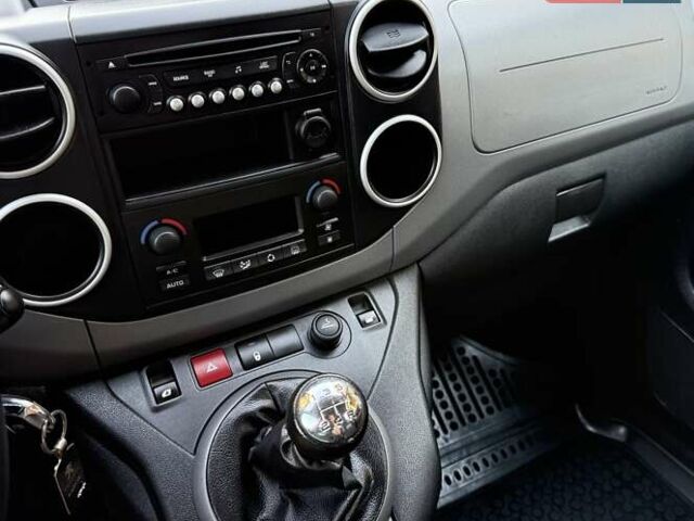 Серый Ситроен Берлинго, объемом двигателя 1.6 л и пробегом 153 тыс. км за 10950 $, фото 62 на Automoto.ua