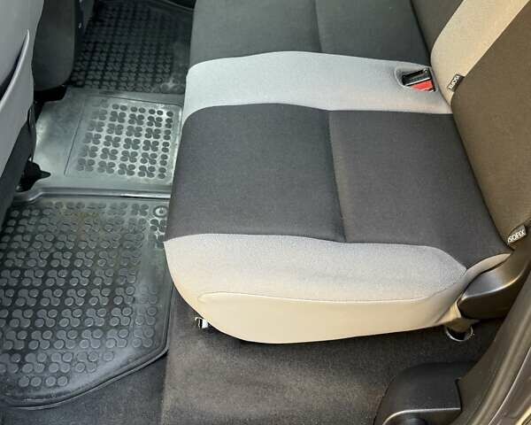 Серый Ситроен Берлинго, объемом двигателя 1.6 л и пробегом 153 тыс. км за 10950 $, фото 72 на Automoto.ua