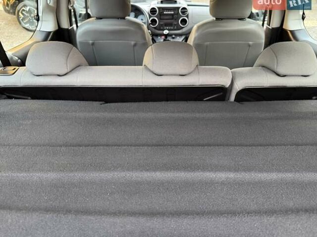 Серый Ситроен Берлинго, объемом двигателя 1.6 л и пробегом 153 тыс. км за 10950 $, фото 87 на Automoto.ua