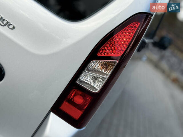 Серый Ситроен Берлинго, объемом двигателя 1.6 л и пробегом 206 тыс. км за 9700 $, фото 27 на Automoto.ua