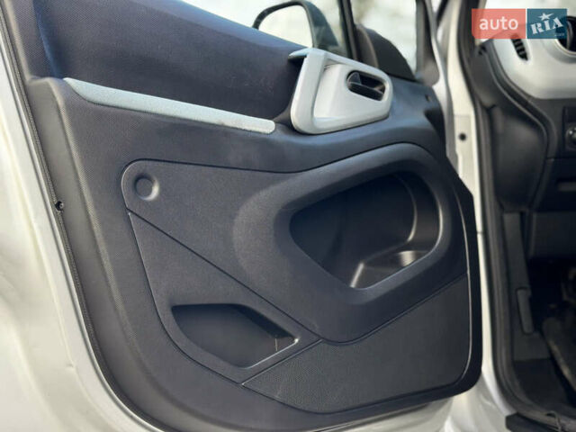 Серый Ситроен Берлинго, объемом двигателя 1.6 л и пробегом 206 тыс. км за 9700 $, фото 30 на Automoto.ua