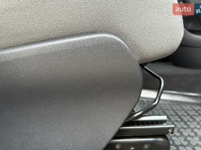 Серый Ситроен Берлинго, объемом двигателя 1.6 л и пробегом 153 тыс. км за 10950 $, фото 106 на Automoto.ua