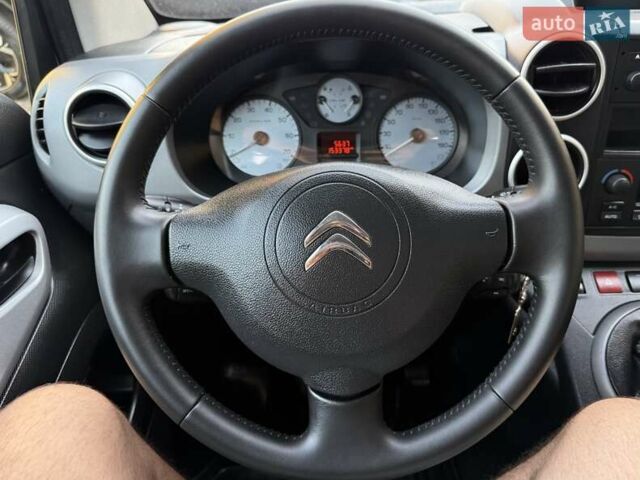 Серый Ситроен Берлинго, объемом двигателя 1.6 л и пробегом 153 тыс. км за 10950 $, фото 59 на Automoto.ua