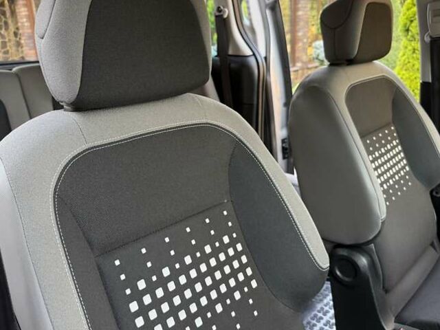 Серый Ситроен Берлинго, объемом двигателя 1.6 л и пробегом 153 тыс. км за 10950 $, фото 50 на Automoto.ua