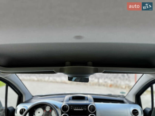 Серый Ситроен Берлинго, объемом двигателя 1.6 л и пробегом 206 тыс. км за 9700 $, фото 54 на Automoto.ua