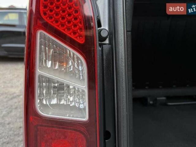 Серый Ситроен Берлинго, объемом двигателя 1.6 л и пробегом 153 тыс. км за 10950 $, фото 83 на Automoto.ua